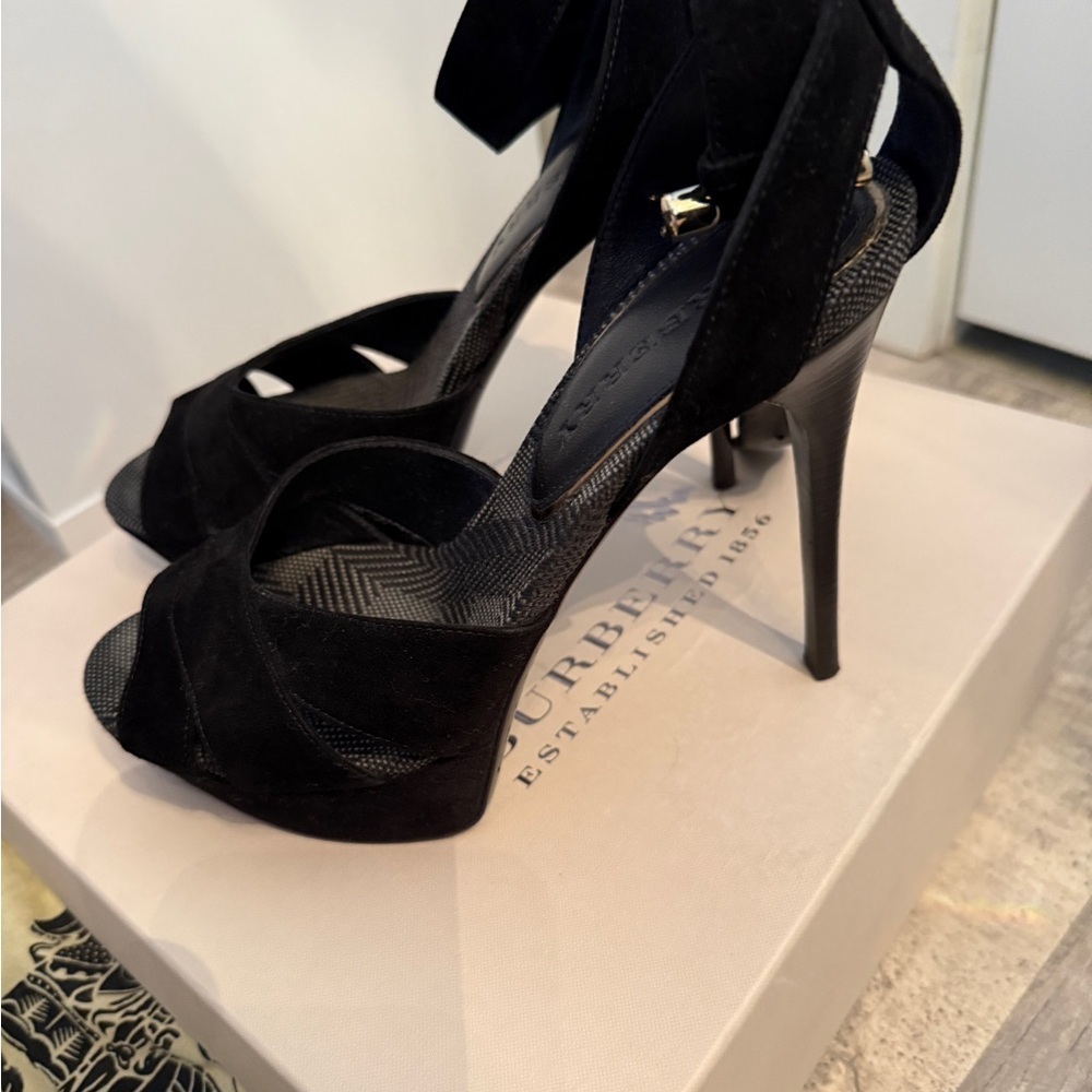 Burberry Elegant Black Platform Sandals - Picture 9 of 10
